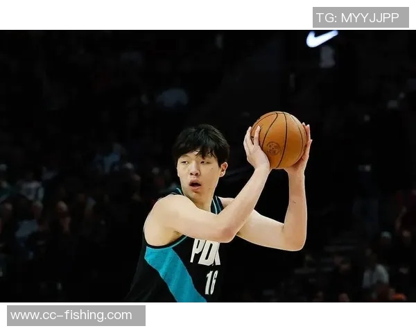 杨瀚森进步缓慢明年仍难以胜任替补中锋角色 杨瀚森进步缓慢明年仍难以胜任替补中锋角色